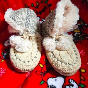 Women moccasins indoor